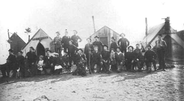 A black and white picture of a Creede camp.